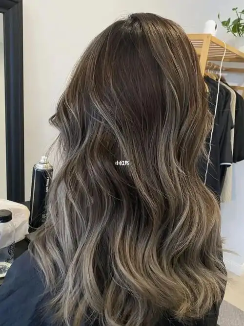 最近超火的双色渐变 大连染发