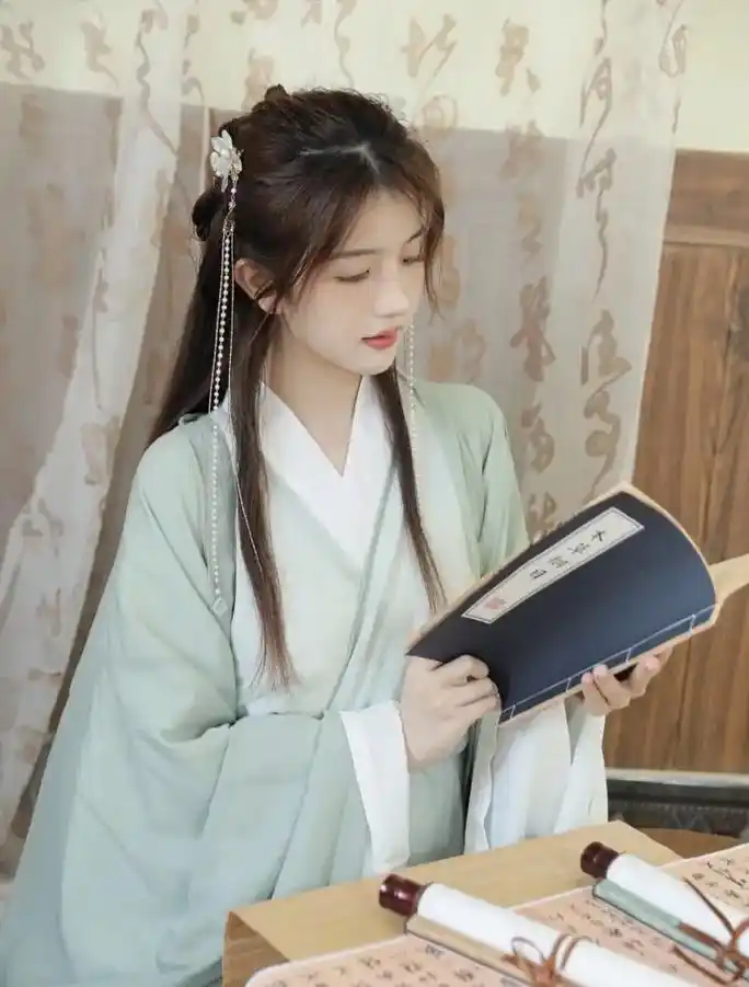 古风#江南风#喜欢这淡雅的颜色,清冷的感觉气质温婉的古风 - 抖音