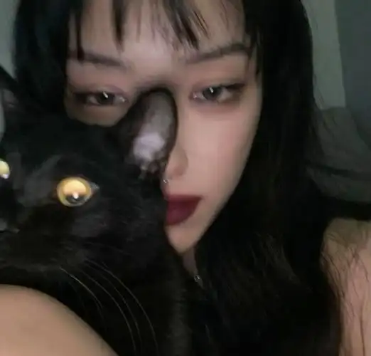 精选高冷微丧的气质女生头像