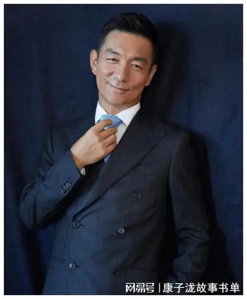 演员邢佳栋:因打架被北电开除,出道至今零绯闻,妻子身份成谜|段奕宏|