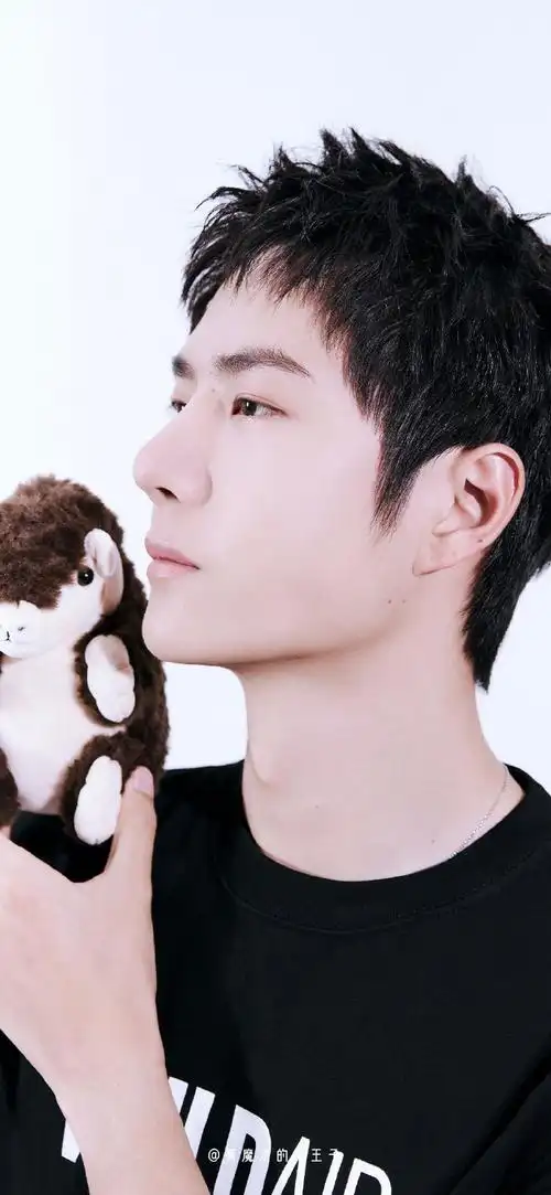 王一博优质壁纸超话#王一博#03    守护    03( 7月商务  日常)