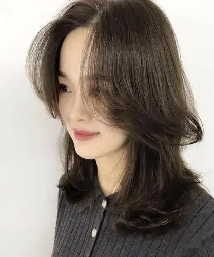 2021年流行免打理减龄齐肩发发型