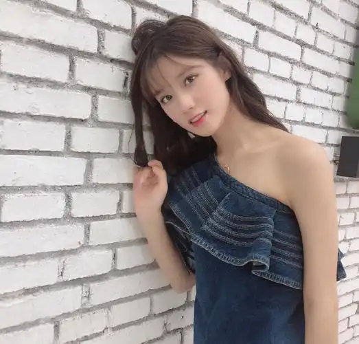 陈意涵清新俏皮私服