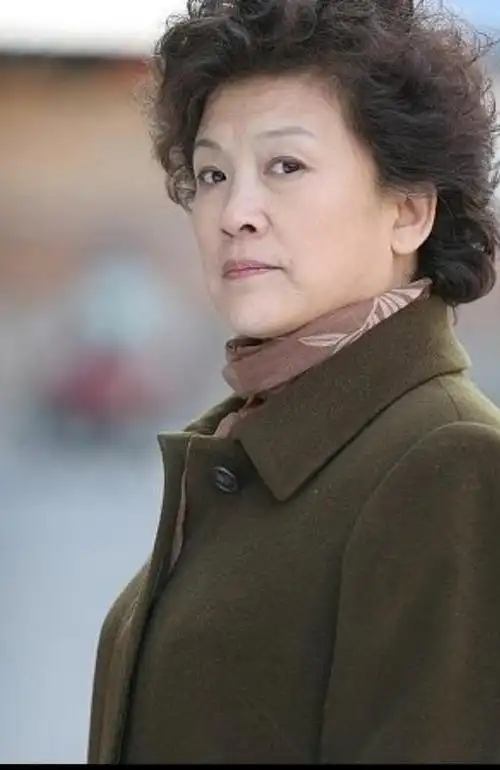 宋春丽是演艺圈的著名演员,参演过《便衣警察》,《风雨丽人》,《红颜