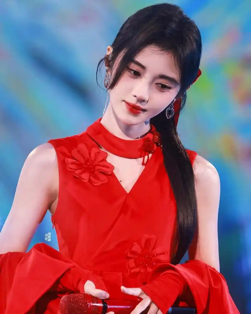 一袭红衣鞠婧祎 新年手机壁纸用起来 #最靓头像壁纸征集赛