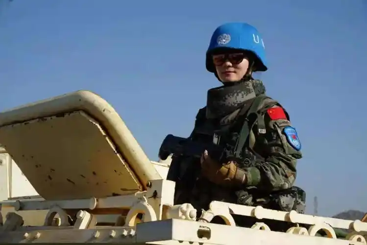 全球连线 | 他们用青春擦亮蓝盔!|南苏丹|维和|中国维和_新浪新闻