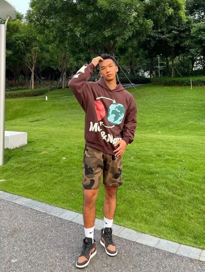 喜欢室内还是野外.#黑皮 #体育生 #男生穿搭 #黑皮肤男孩 - 抖音