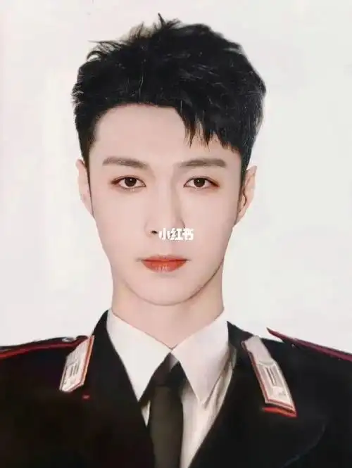 好喜欢张艺兴这个证件照啊