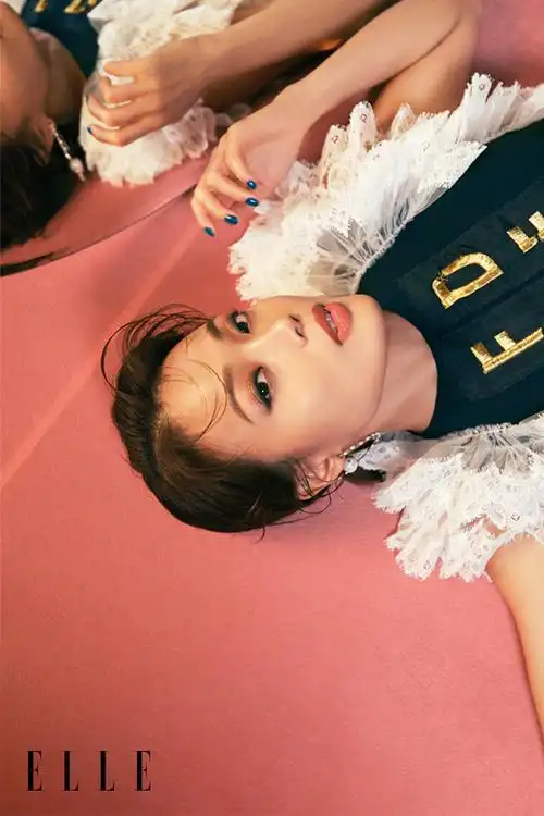 容祖儿登elle十一月刊封面镜随念转天后的多面美丽