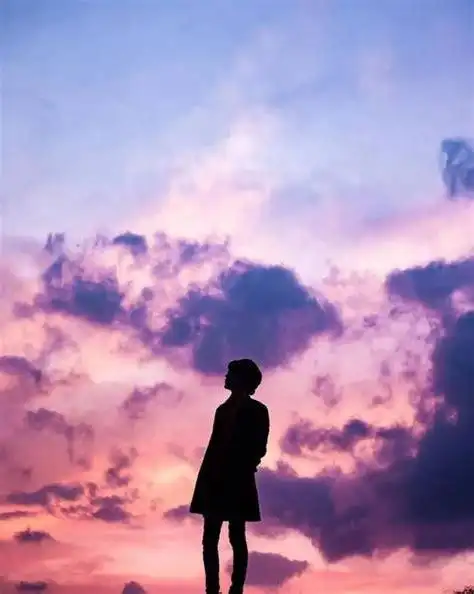 一个人落寞的图片一个人落寞的背影图片2022已更新今日热点