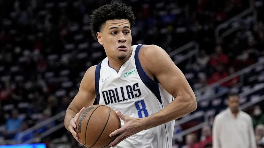 比赛中,独行侠的替补侧翼球员约什-格林(josh green)状态不俗,全场