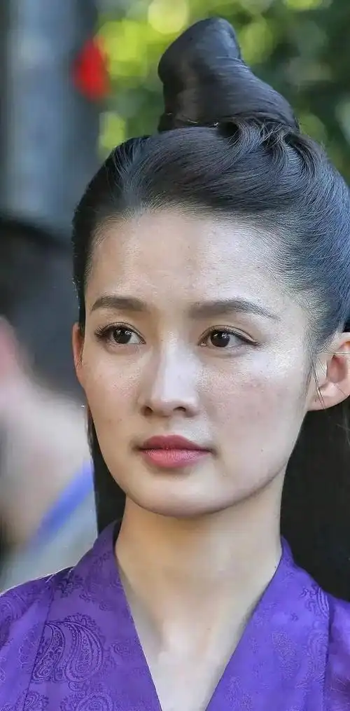 32岁李沁生图曝光:脸部肿胀肤色暗沉,网友质疑打针了