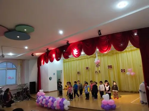 小舞台,大梦想--漯河小哈佛幼儿园a1班周末小舞台活动