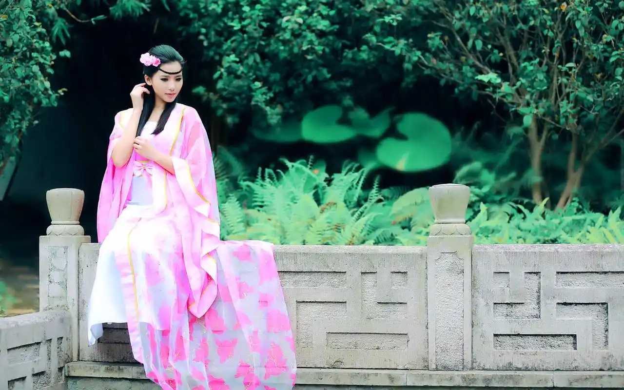 唯美气质古装美女人比花娇惊艳写真桌面壁纸