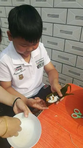 包粽子经历沟西小学二甲班张益达