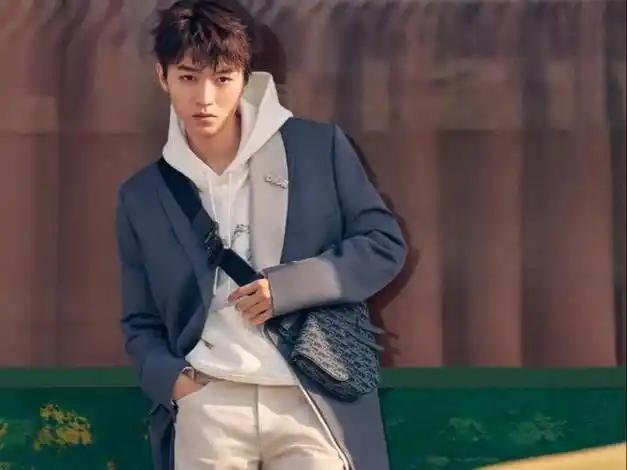 王俊凯迪奥大使,三套别致穿搭展现非凡格调,尽显少年青春风采