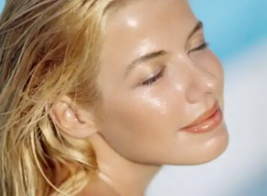 夏天经常油光满面怎么办?