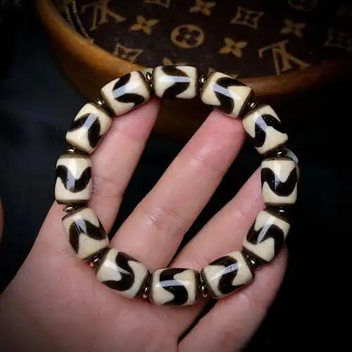 手串  #天珠  #文玩手串  #至纯天珠  #天珠手串 #虎牙手串  #文玩