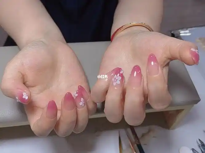 手绘花朵美甲