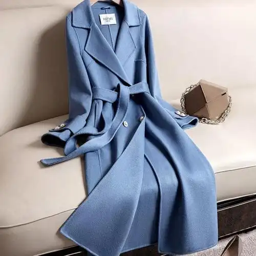 水蓝色的上衣配什么颜色的裤子(深篮色衣服搭配图片)_衣服搭配_百腾