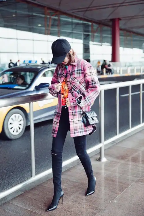 唐艺昕格子衬衫时尚机场照图片,明星,高清,唐艺昕,美女明星,休闲,机场