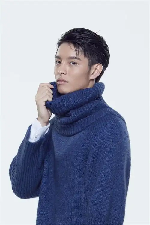 曹佑宁低调风写真尽显半熟男魅力