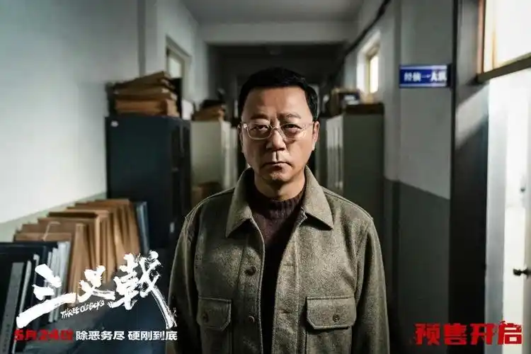 同名电视剧斩获7.5分,知名导演操刀,一众戏骨坐镇,情节是亮点