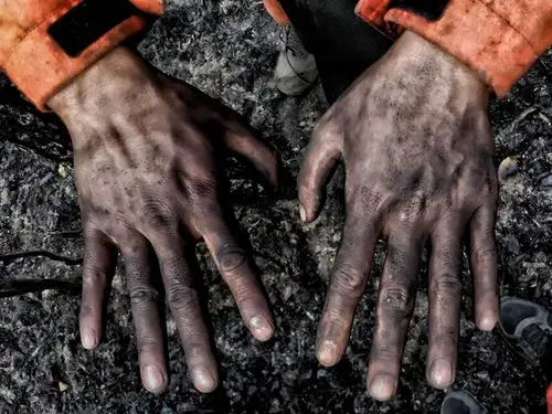 森林消防员的148小时 串起感动的泪滴