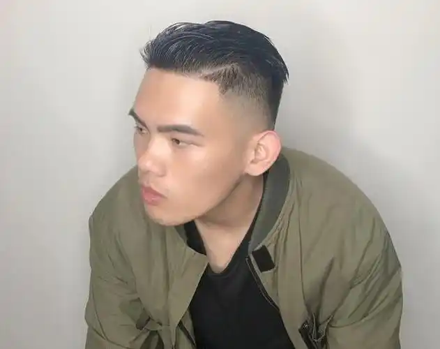 头发粗硬的男生适不适合背头发型呢?