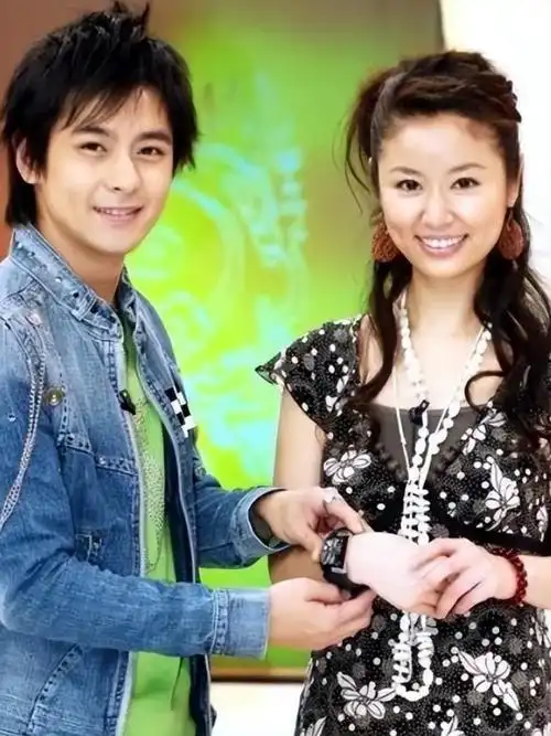 林心如和林志颖罕见同框一个老阿姨一个美少年差1岁像两代人