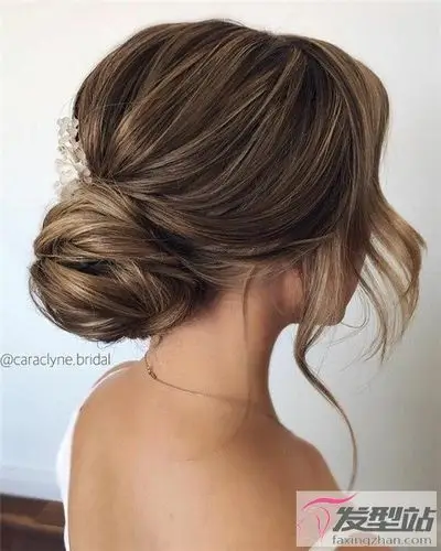 30岁以上女士盘发不管是简单的晚礼服,还是复古性感的旗袍,经典或现代