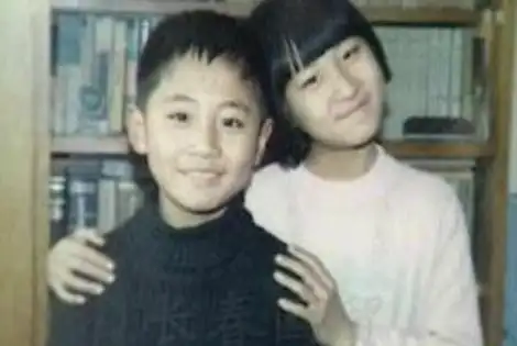 小时候的他们还并没什么交集.