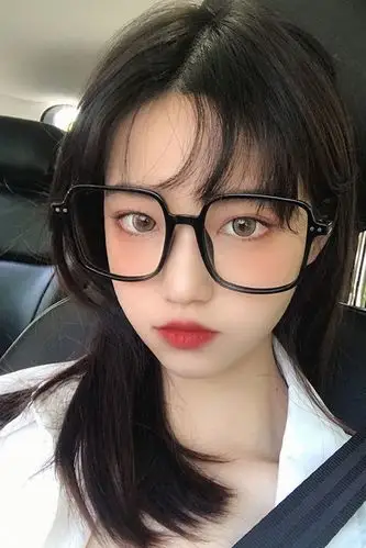 眼镜女