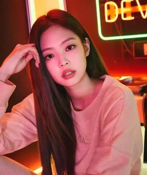 jennie,一名备受瞩目的艺人,其基础资料详尽记录着她的个人信息.