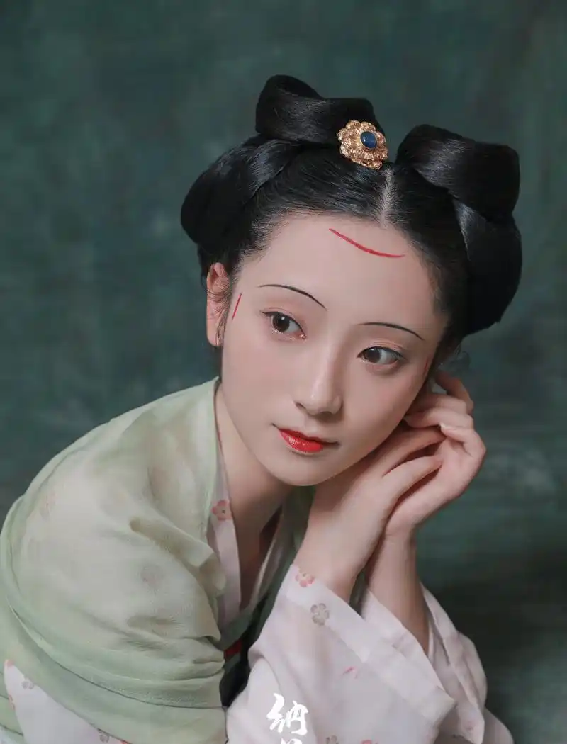 细数唐朝各个不同阶段的妆容,初唐娇俏,盛唐精致,晚唐的有点丑