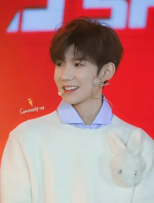 王源:成年后不可以卖萌,粉丝再喊可爱,我就把耳朵捂住!