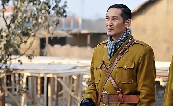 当时,中国内地的电视剧市场正在蓬勃发展,王劲松抓住了这个机会,开始