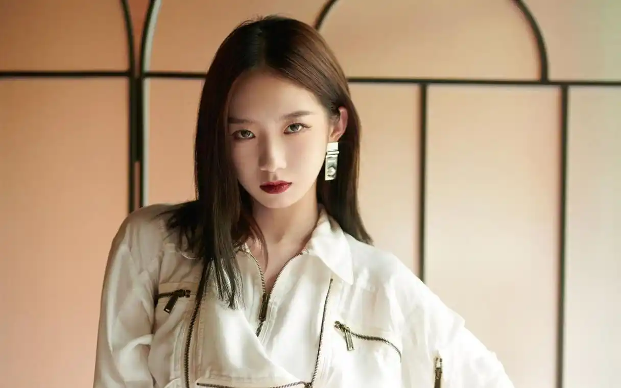 孟美岐与乐华:续约博弈 孟美岐与乐华娱乐的续约谈判充满了火药味和