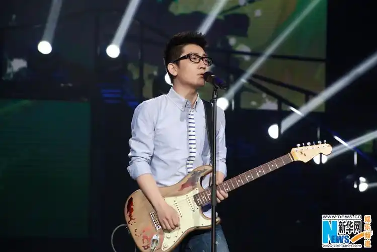 金志文《中国喜剧力量》客串小品 吉他弹唱迷倒观众