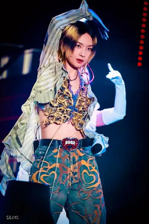 周笔畅女大十八变巡回演唱会##周笔畅