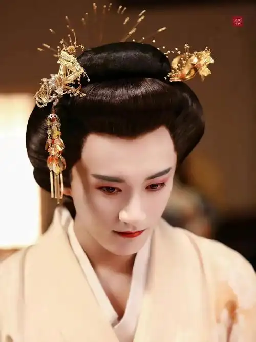 当男明星男扮女装:任嘉伦许凯毫无违和感,直到看到成毅太惊艳!