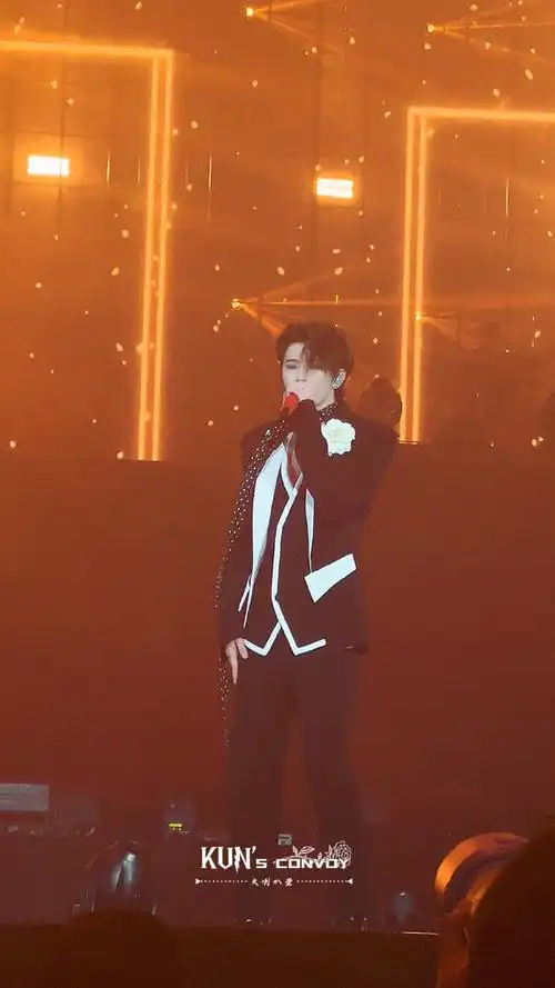 蔡徐坤超话|#蔡徐坤新歌rideordie#    雪落澄澈,共舞一场沉醉;  纯洁