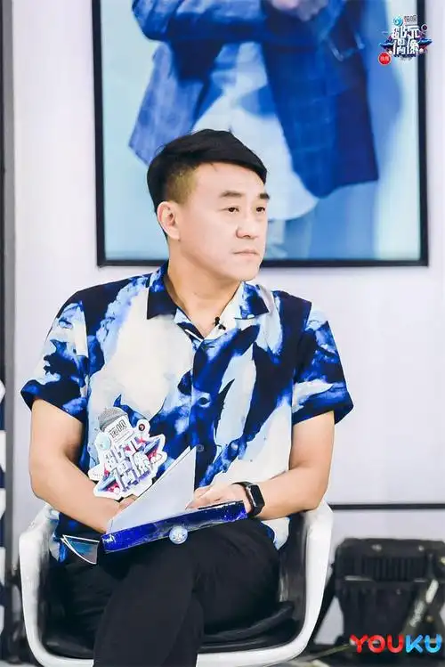 超次元偶像何冰情商比何炅高暗示学员有后台