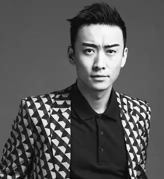 男生平头碎发发型图片硬汉气质