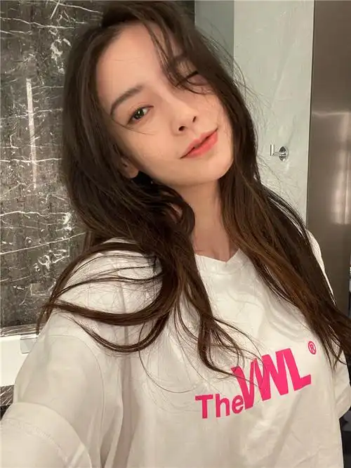 angelababy晒自拍美照 原相机下依旧美丽动人——上海热线娱乐频道