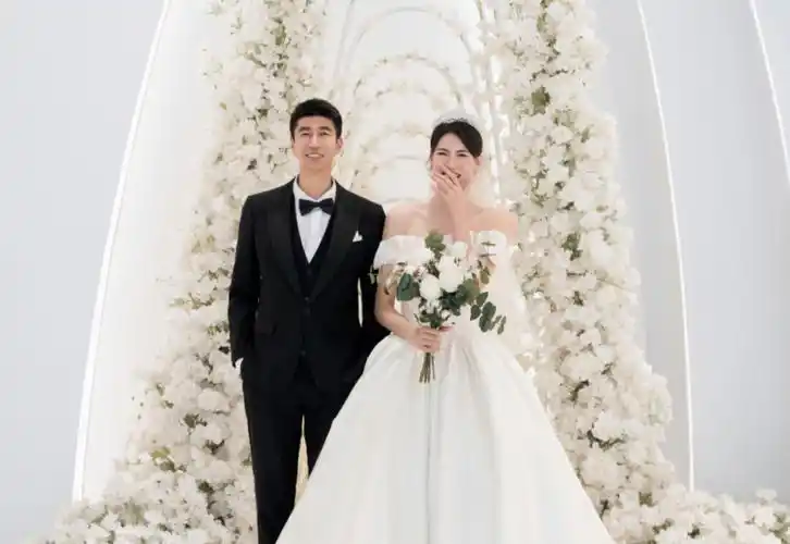 跆拳道奥运冠军赵帅与郑姝音宣布领证结婚,"双金情侣"正式成为"双金