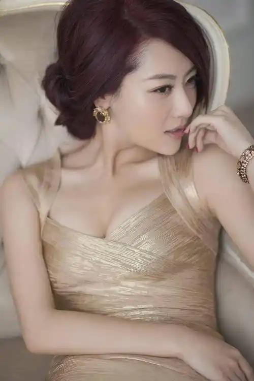 原创这谁顶得住白冰这身材前凸后翘性感撩人让人欲罢不能