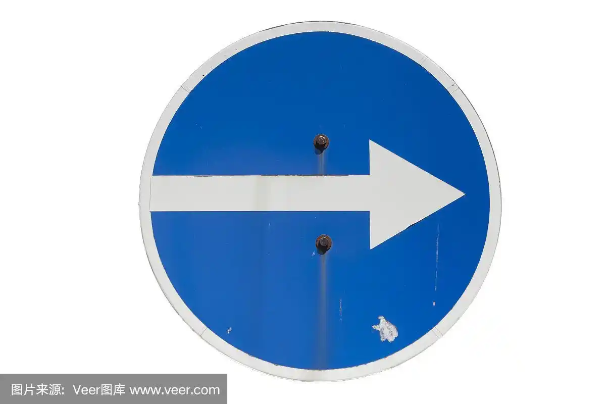 圆形蓝色路标"右转"孤立在白色.