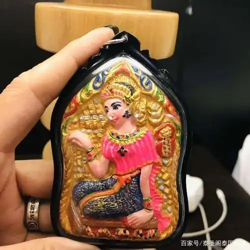 泰圣阁掌管八方之财的女财神招财女神泰国佛牌