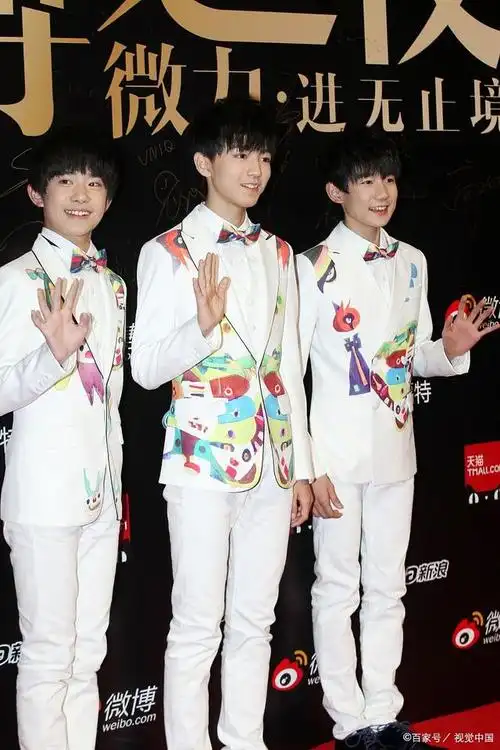 王俊凯,王源,易烊千玺三位帅气小鲜肉组成的tfboys,2013年正式出道,一